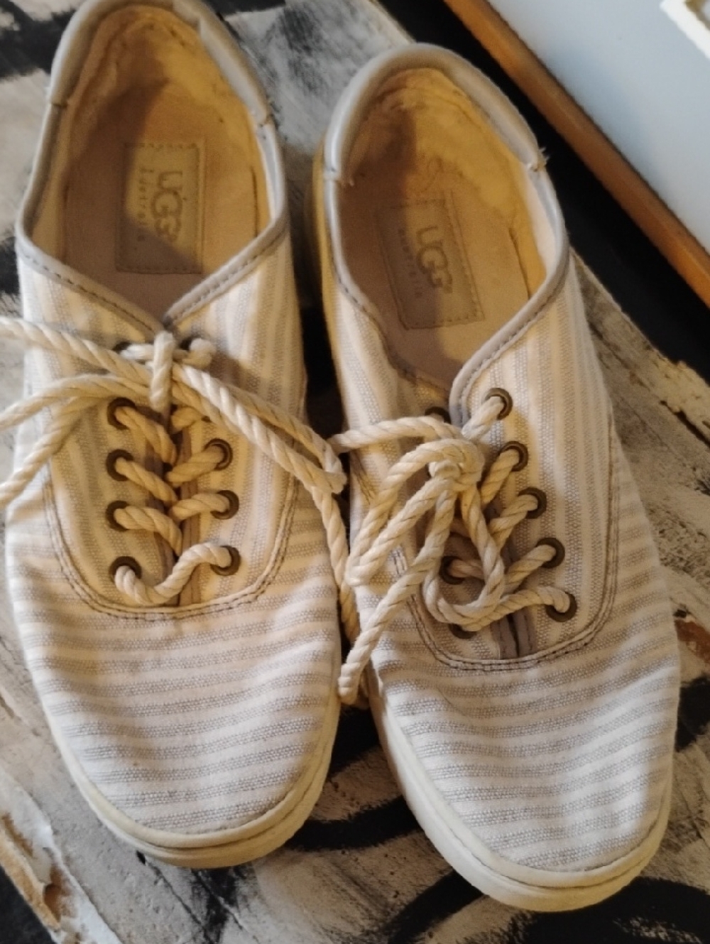 UGG Neutral Striped Canvas Lace-Up Sneakers. Sz 7.5